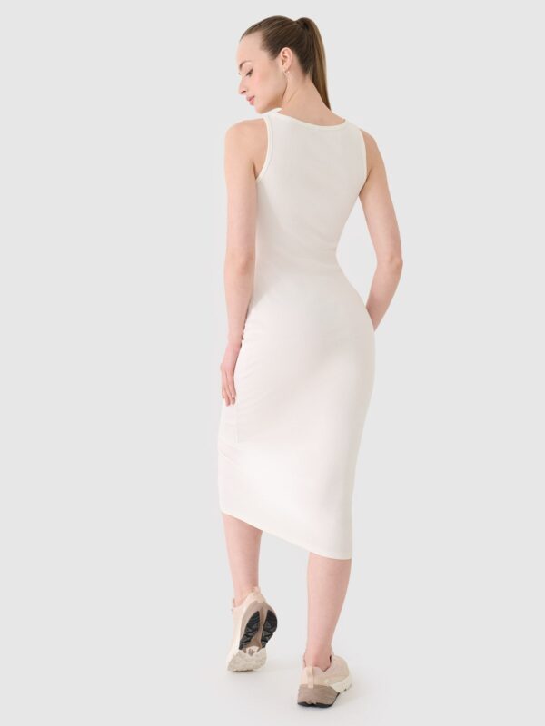 4F Sukienka z prążkowanej dzianiny damska - biała