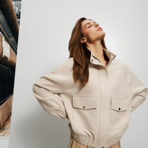 Kurtka z dużymi kieszeniami beżowa