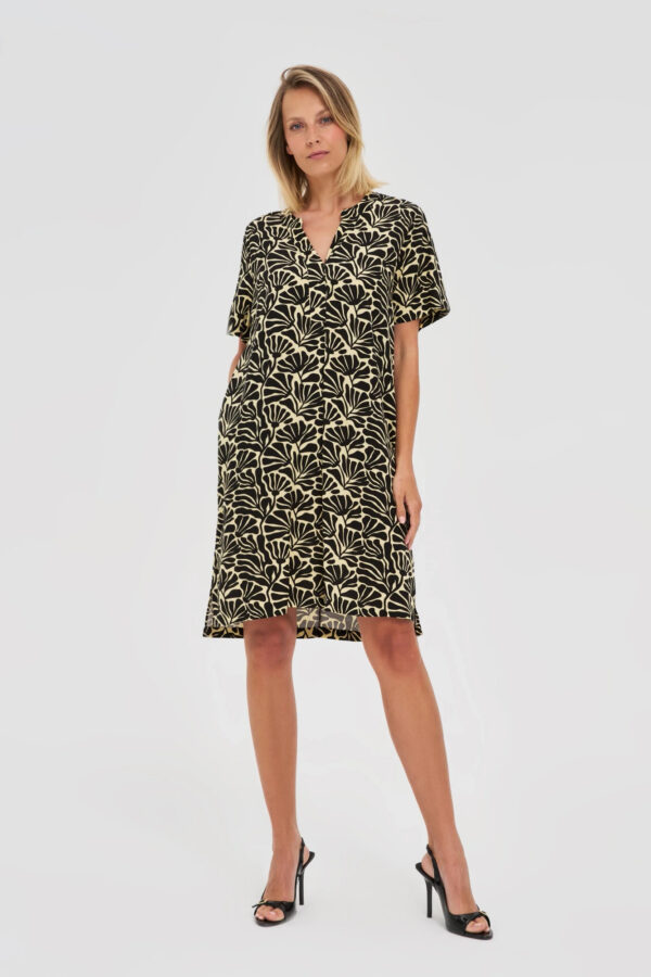 Sukienka o luźnym fasonie czarna