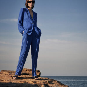 719c32be4b482af2565112f8b1e7aaf01aa397e7 Lniane spodnie z nogawkami w kant niebieskie