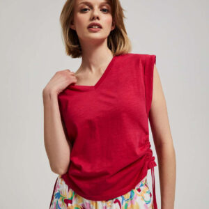 T-shirt z dekoltem w serek truskawkowy