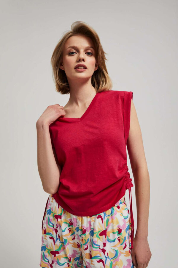 734c31c17587b8b382b9c2f6671c131630071018 T-shirt z dekoltem w serek truskawkowy