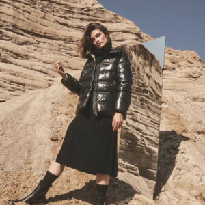 Krótka pikowana czarna kurtka z kapture