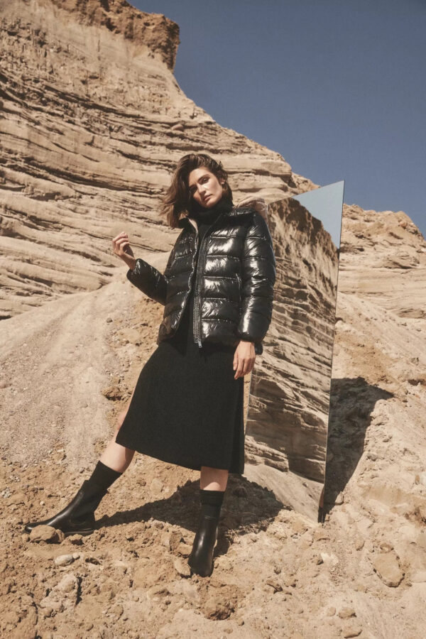 Krótka pikowana czarna kurtka z kapture