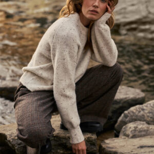 Sweter o prostym fasonie ecru