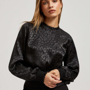 7a6454a4ff24dc86e7d717b709b9a95b7499012b Koszula z bufiastymi rękawami i zwierzęcym wzorem czarna