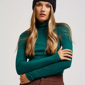 Czapka z pomponem ozdobiona dżetami czarna