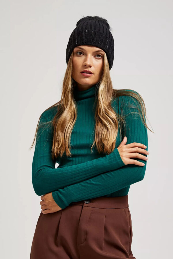 Czapka z pomponem ozdobiona dżetami czarna