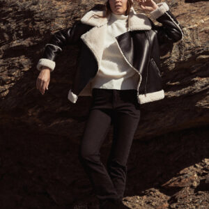 Kurtka z futrzanym kołnierzem czarna