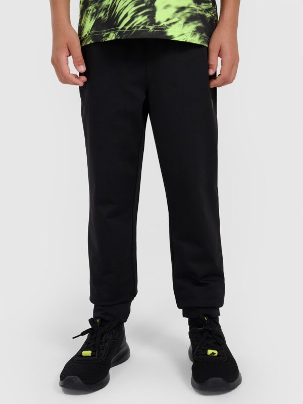 7ce4b464d2687bfc7d1ce2a02ea4f680e69c0b8f 4F Spodnie sportowe szybkoschnące joggery chłopięce - czarne 122/128 (6-8 lat)