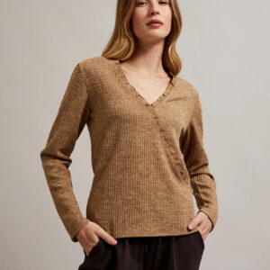 Prążkowana bluzka z dekoltem w serek beżowa