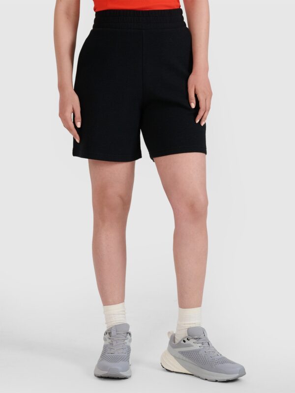 81f53c061719cee218a3222dc5ad822f488df89c 4F Spodenki dresowe ze strukturalnej dzianiny damskie - czarne