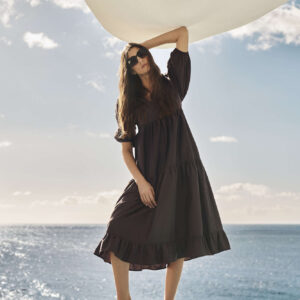 Rozkloszowana sukienka z falbaną