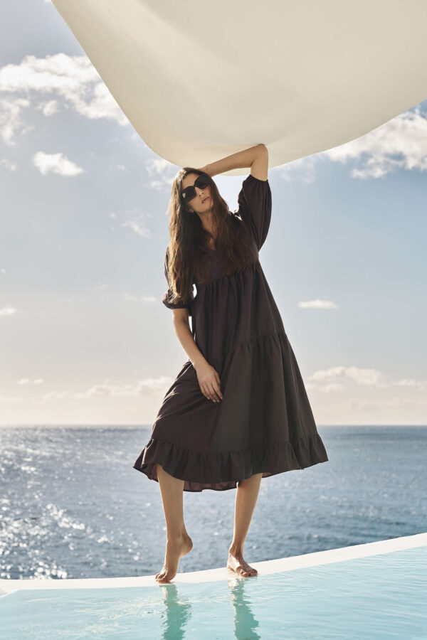 Rozkloszowana sukienka z falbaną