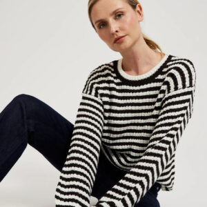 Krótki sweter w paski czarno-biały