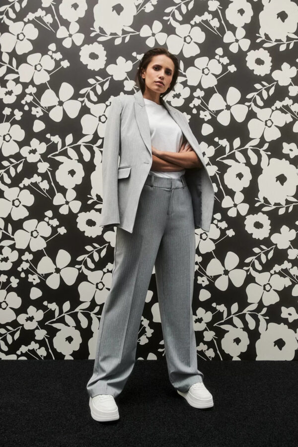 Garnitur w delikatne paski