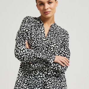 8db8b0031a582876bf7d5692a4f22263c24e141d Koszula z dekoltem w serek bez kołnierzyka czarna