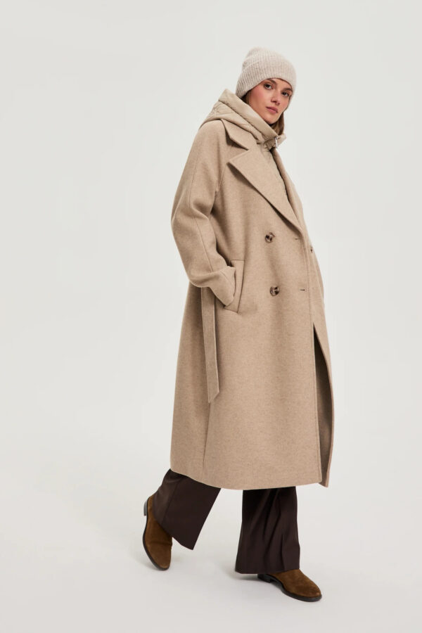 Długi płaszcz w kapturem beżowy
