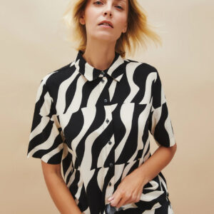 Wiskozowa koszula z krótkimi rękawami czarna