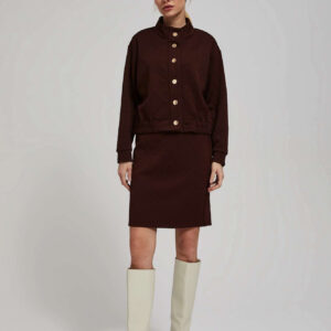 Dopasowana spódniczka o długości przed kolano kasztanowa