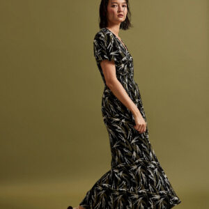 Wzorzysta sukienka midi czarna