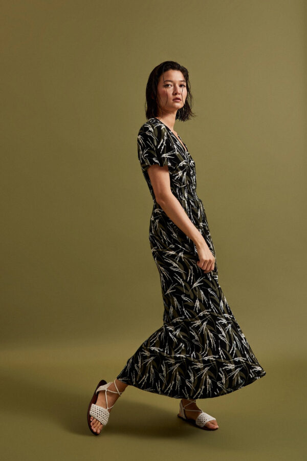 Wzorzysta sukienka midi czarna