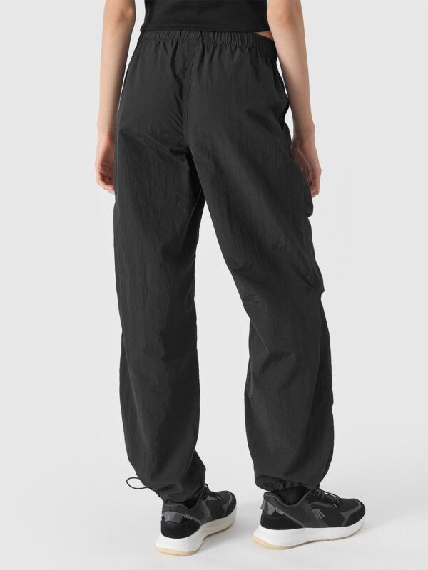 8ea83170d9ea1db526372f7c489447df738ddf3d 4F Spodnie parachute joggery dziewczęce - czarne 122 (6-7 lat)