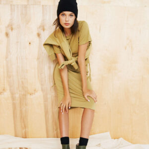 Gładka spódnica ze ściągaczem oliwkowa