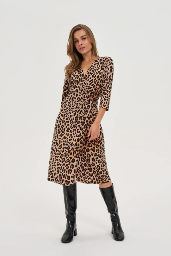 Sukienka w panterkę beżowa
