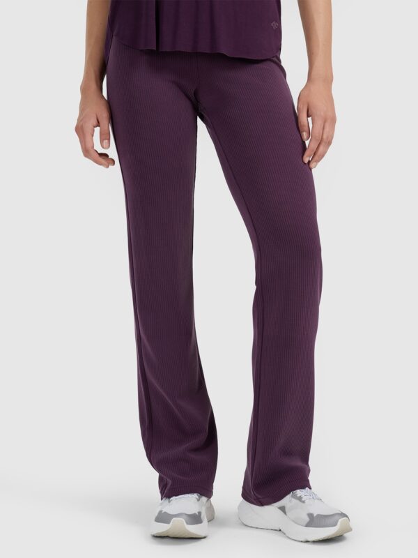4F Spodnie dresowe z prostymi nogawkami z modalem damskie - fioletowe