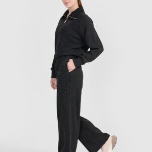 4F Spodnie oversize z szerokimi nogawkami damskie - czarne