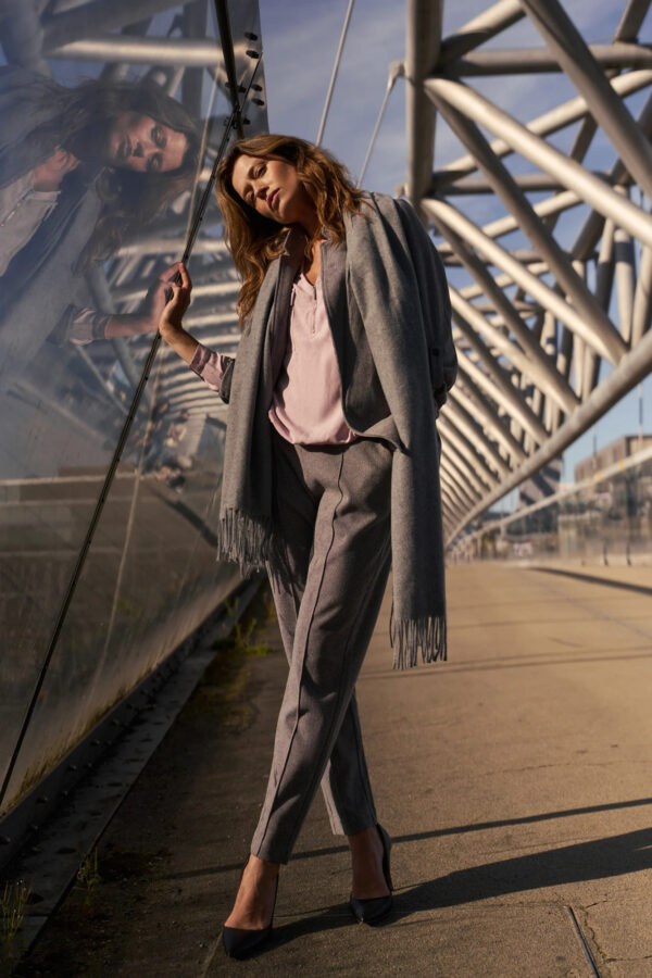 9b1f222afb74782a7afa4555f4e82cea698d8a93 Spodnie cygaretki szare