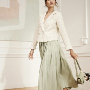 9e5cfcb5cefe7b637cbf1f67d04af86fb2d2ac6a Marynarka w tweedowym stylu z ozdobnymi guzikami beżowa