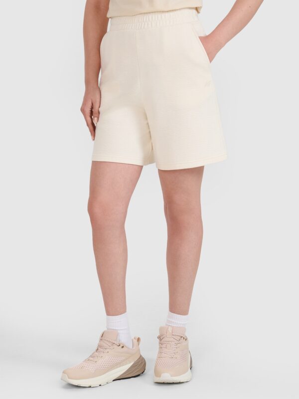 4F Spodenki dresowe ze strukturalnej dzianiny damskie - białe