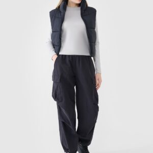 4F Bezrękawnik puchowy cropped z wypełnieniem syntetycznym damski - czarny