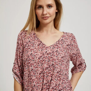 Wzorzysta koszula z dekoltem w serek i wiązaniem różowa