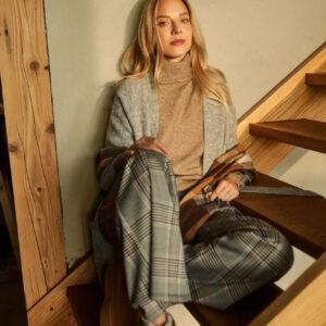 Sweter z golfem beżowy