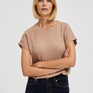 a0d8c3a7bc6674e1917513078226ed3e9a3b9288 Bluzka o prostym fasonie beżowa