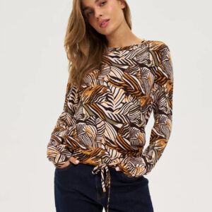 a5cb6643edd5396efa1eee454a9ec05c56ba0c62 Sweter w roślinny wzór beżowy