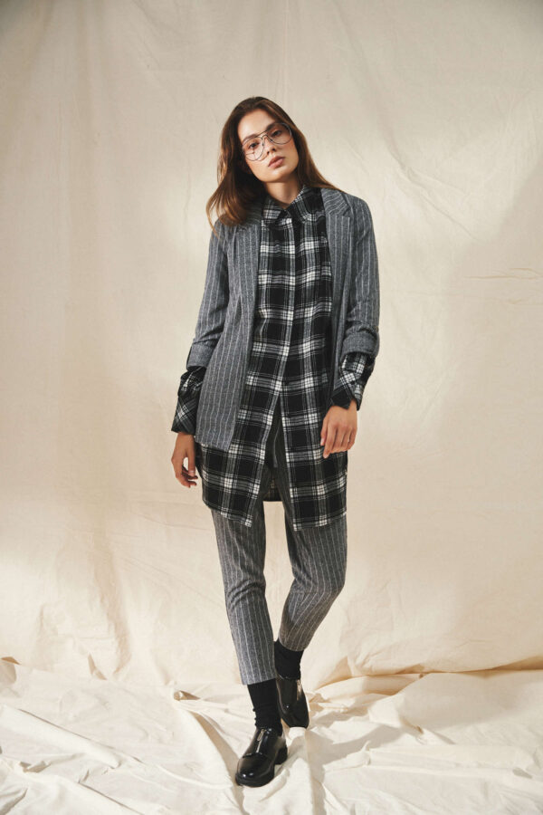 Koszulowa sukienka z wiązanie