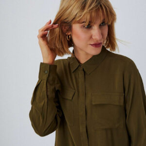 Gładka koszula z kieszeniami