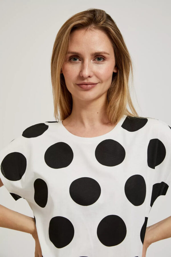 a6f27c200720650d5cbaafd50fc3ba1a1a06aa97 Bluzka w duże kropki z okrągłym dekoltem biała