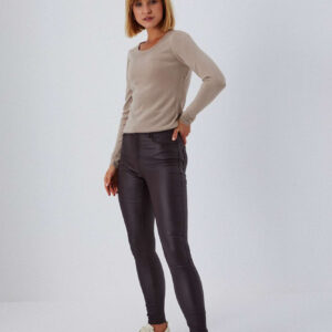 Woskowane spodnie o dopasowanym kroju kasztanowe