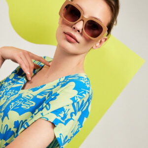 Okulary przeciwsłoneczne z grubymi oprawkami beżowe