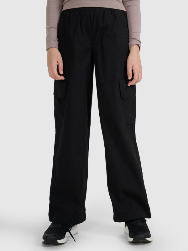 4F Spodnie casual cargo dziewczęce - czarne 122 (6-7 lat)