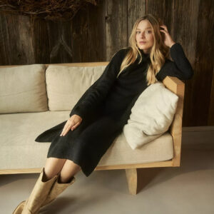 Swetrowa sukienka z golfem czarna