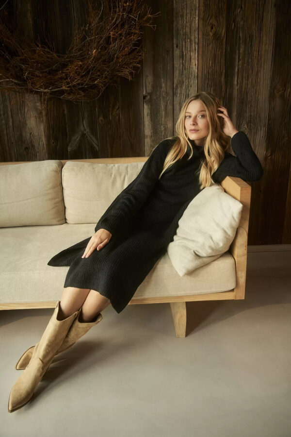 a9c527c039cf9e9a659b50861e2103f1e87aab6d Swetrowa sukienka z golfem czarna