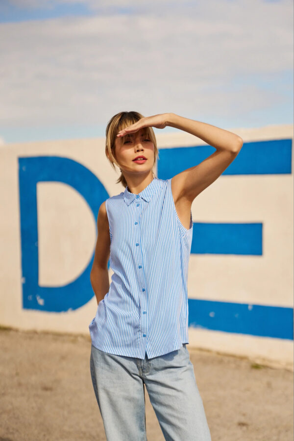 Wiskozowa koszula w paski niebieska