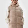 4F Długi bezrękawnik puchowy pikowany z kapturem damski - beżowy