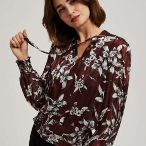 afc3d50c5e382703565ef54481813ffbab026989 Koszula z kwiatowym wzorem kasztanowa